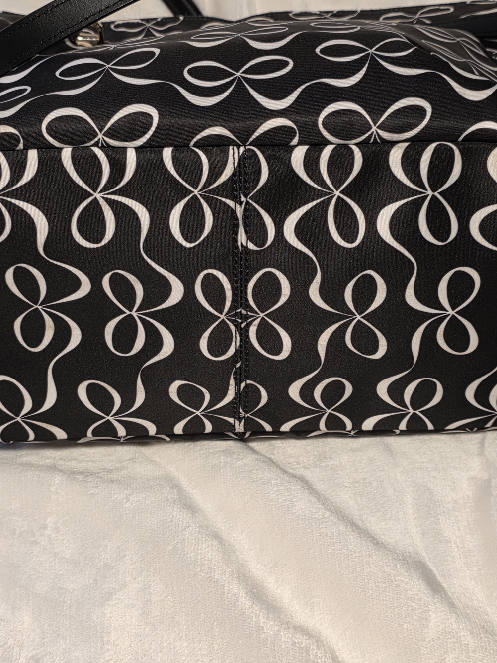 Kate Spade Black & White Bow Patterned Tote Bag - Picture 3 of 4